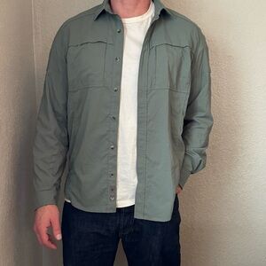 REI Sahara long sleeve button down vented sunshirt men's Large in Harvest Sage